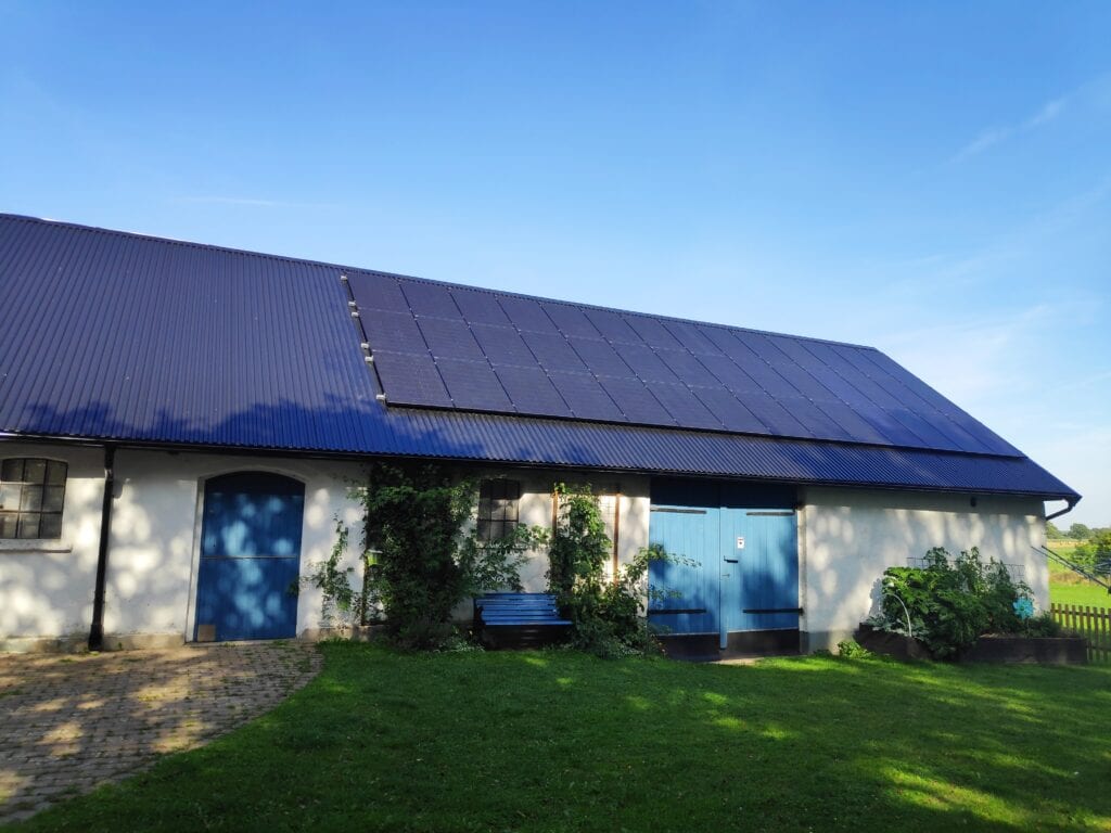 Futura Energi monterade solpaneler på villa i Lövestad