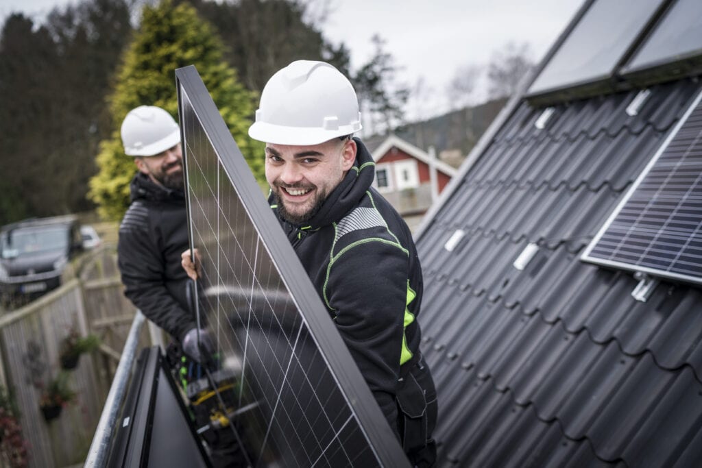 Kontakta Futura Energi för montering av solpaneler för ren solel