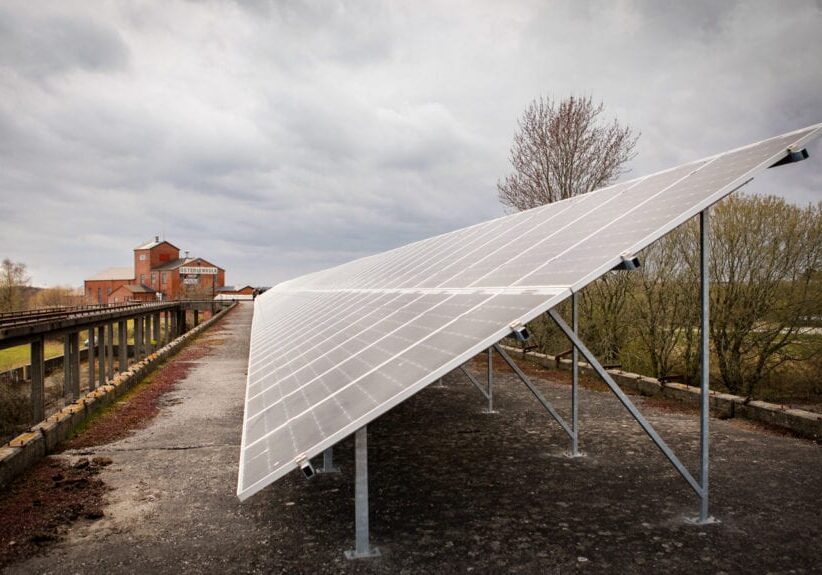 Futura Energi monterade solpaneler på ramp hos Österlenvulk i Gärsnäs som är en våra företag referenser